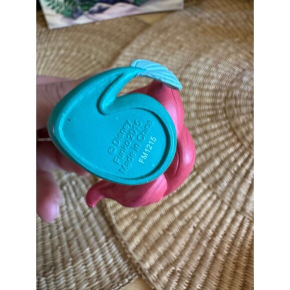 The Little Mermaid book and Ariel figurine - Picture 3 of 10